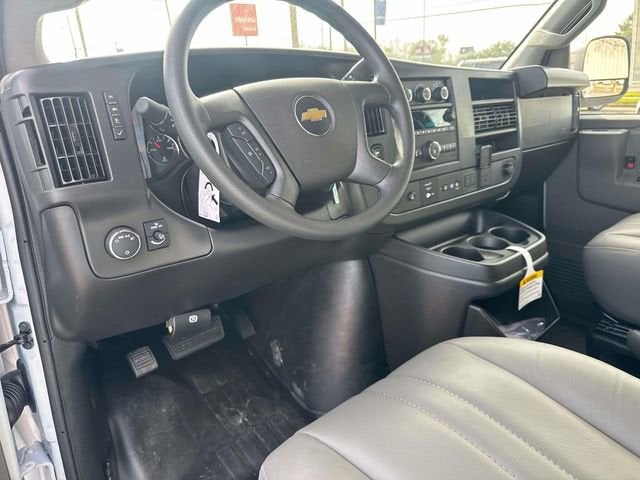 2025 Chevrolet Express Passenger 2500 1LS