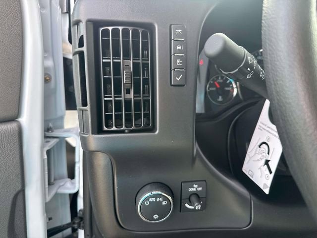 2025 Chevrolet Express Passenger 2500 1LS