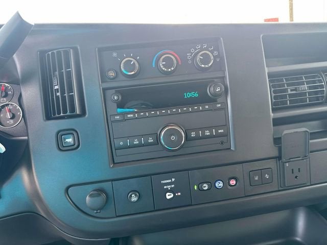 2025 Chevrolet Express Passenger 2500 1LS