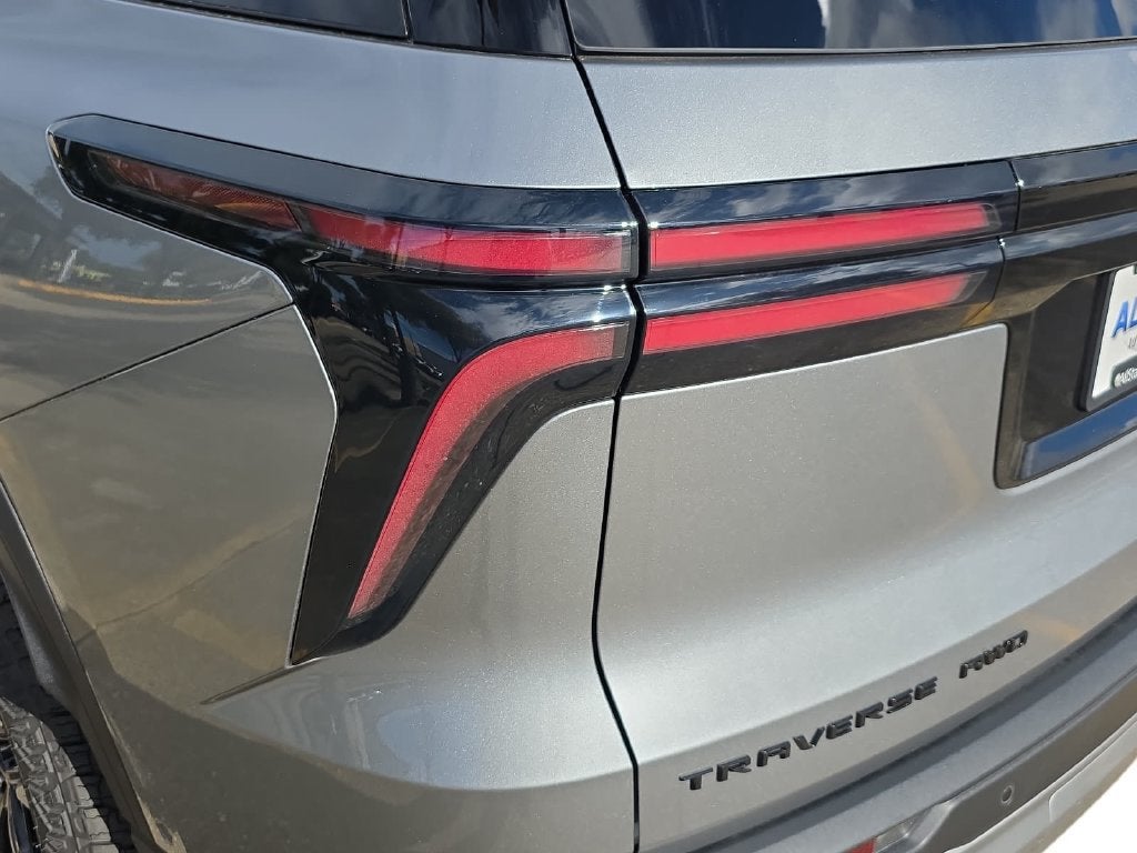 2027 Chevrolet Traverse Z71 - Photo 32