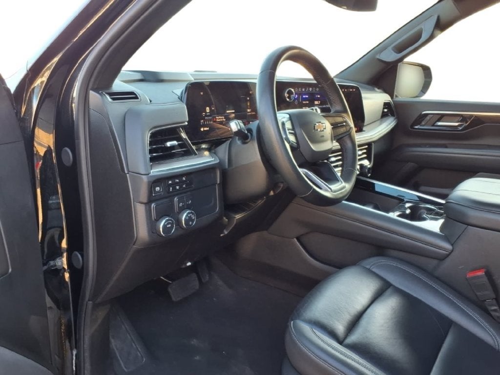 2025 Chevrolet Suburban LT