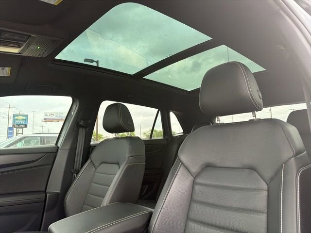 2024 Volkswagen Atlas Cross Sport 2.0T SEL R-Line