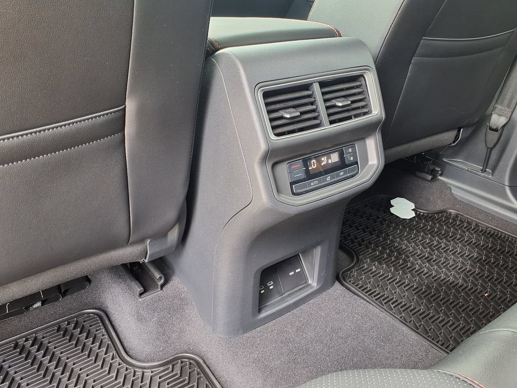 2024 Volkswagen Atlas 2.0T Peak Edition SE w/Technology