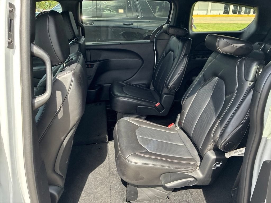 2025 Chrysler Pacifica Select