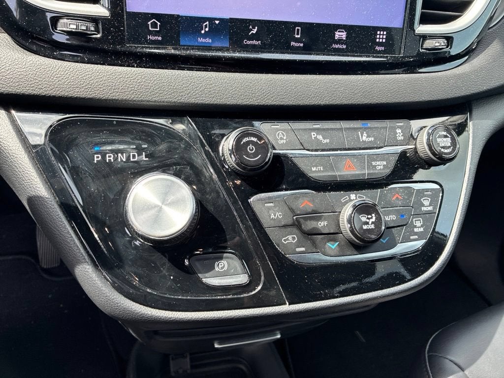 2025 Chrysler Pacifica Select