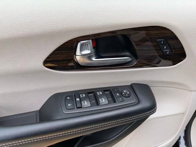 2023 Chrysler Pacifica Hybrid Limited