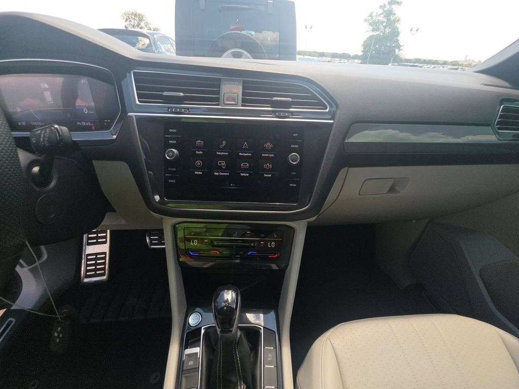 2024 Volkswagen Tiguan SE R-Line Black