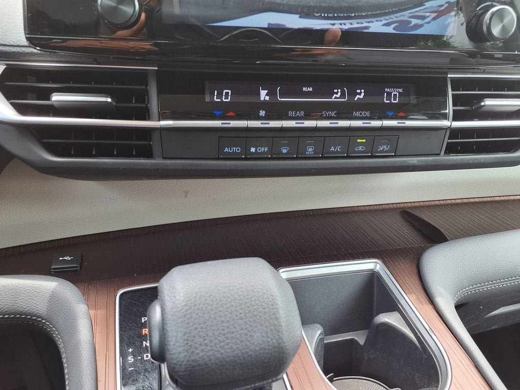 2022 Toyota Sienna LE