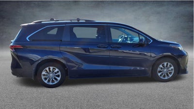 2022 Toyota Sienna LE