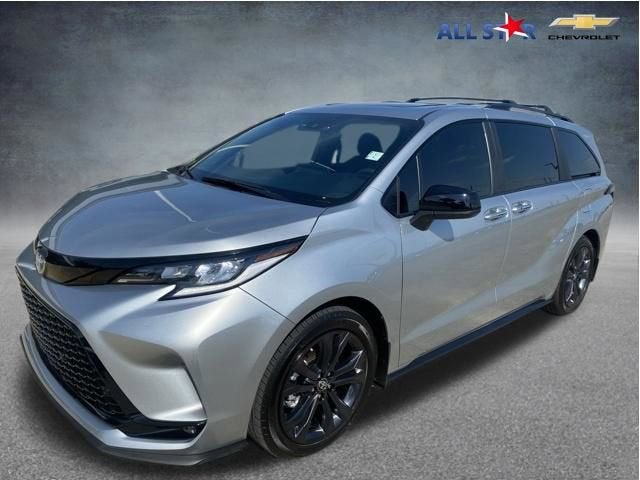 2025 Toyota Sienna XSE 7-Passenger Hybrid FWD's photo