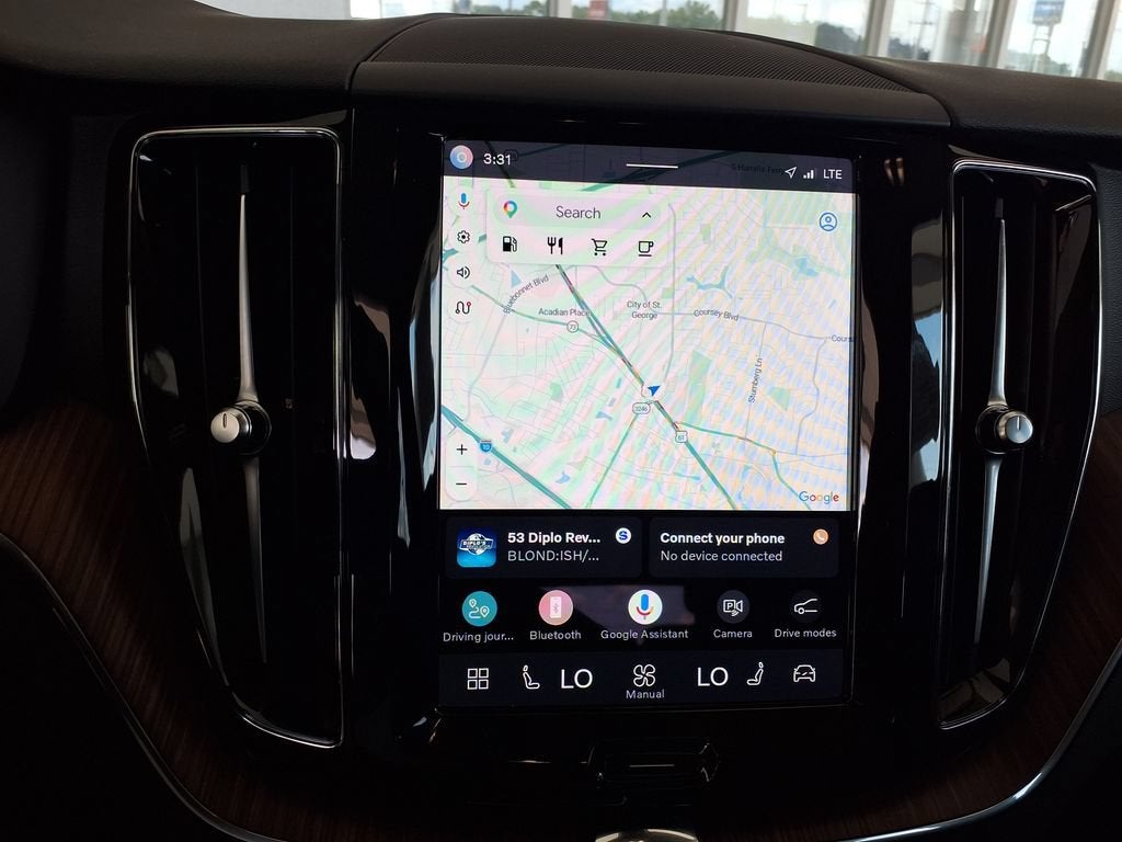 2024 Volvo XC60 Plus Dark Theme