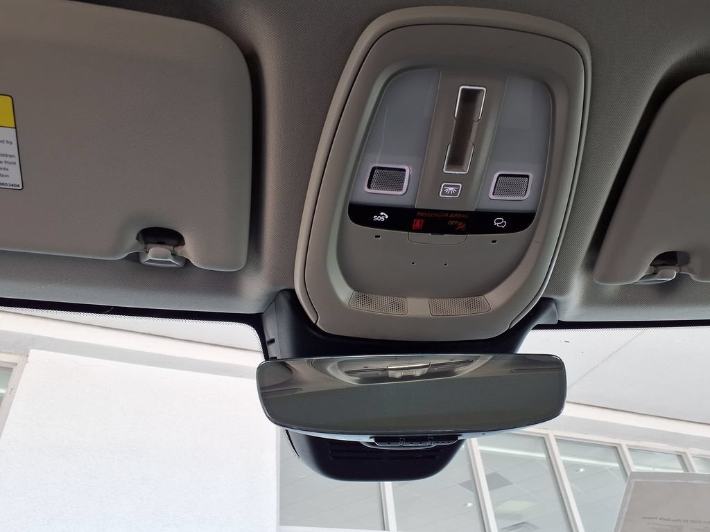 2024 Volvo XC60 Plus Dark Theme