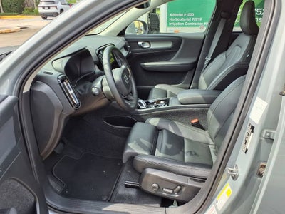 2025 Volvo XC40 Plus Bright Theme