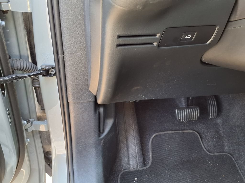 2025 Volvo XC40 Plus Bright Theme