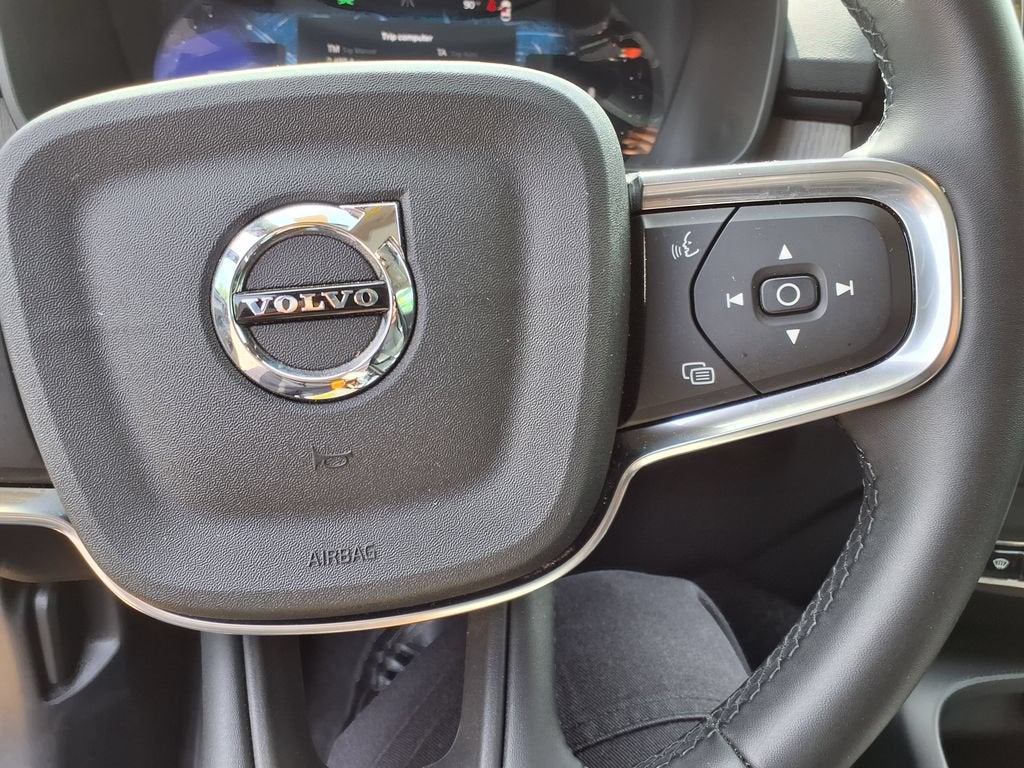 2025 Volvo XC40 Plus Bright Theme