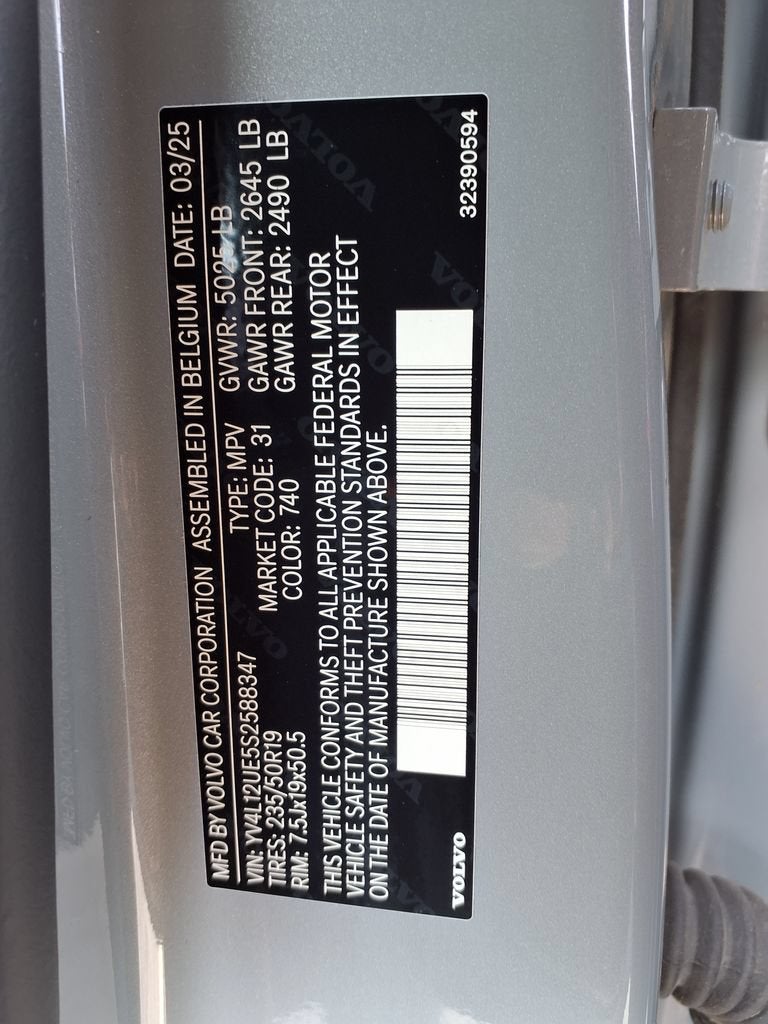 2025 Volvo XC40 Plus Bright Theme