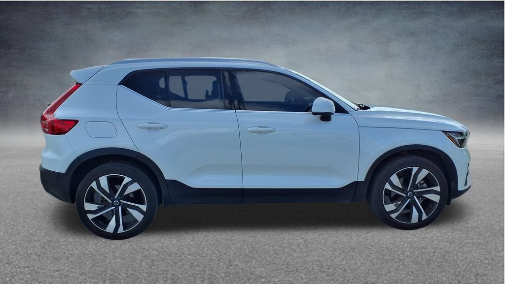 2023 Volvo XC40 Ultimate Bright Theme