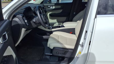 2023 Volvo XC40 Ultimate Bright Theme