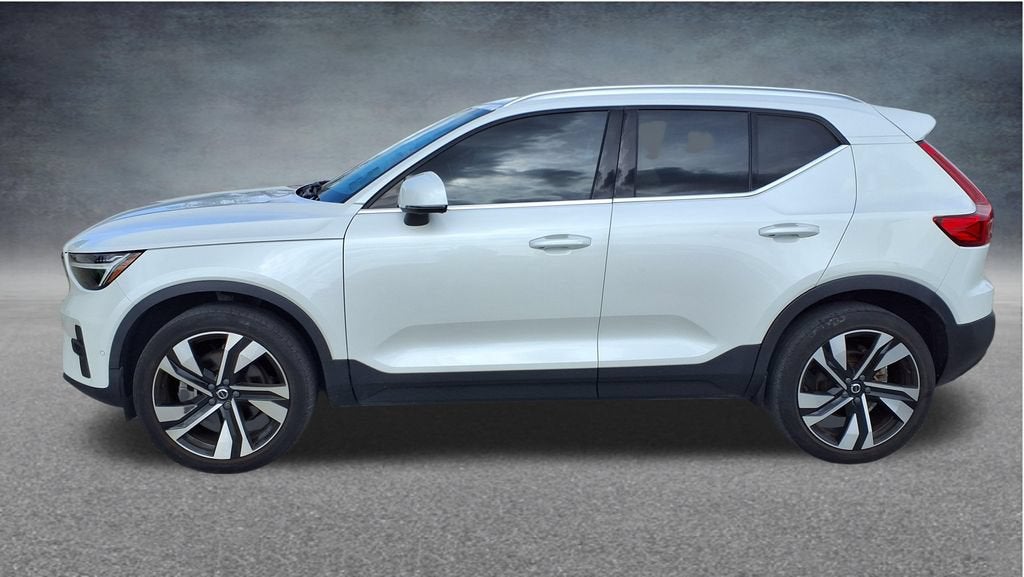 2023 Volvo XC40 Ultimate Bright Theme