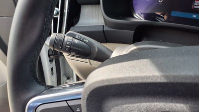 2023 Volvo XC40 Ultimate Bright Theme