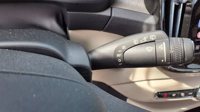 2023 Volvo XC40 Ultimate Bright Theme