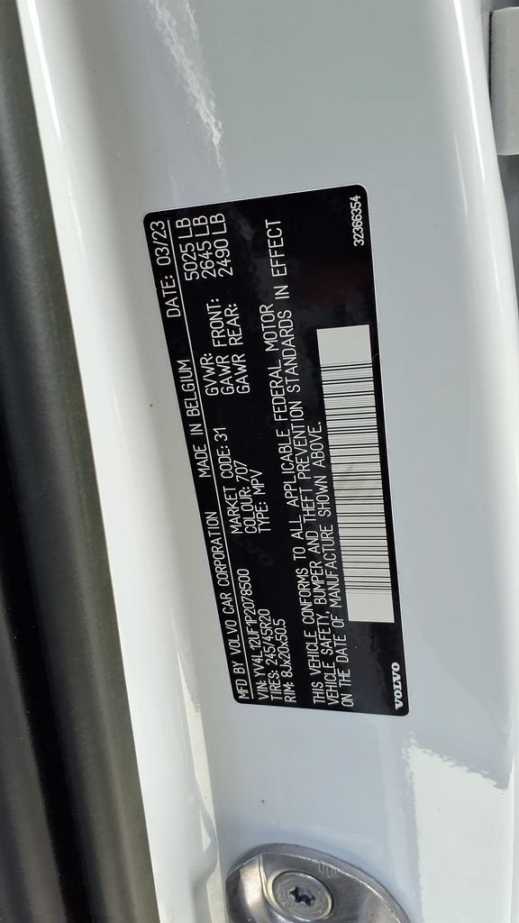2023 Volvo XC40 Ultimate Bright Theme