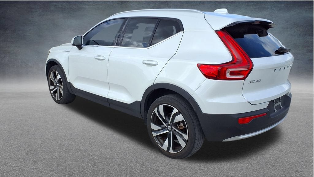 2023 Volvo XC40 Ultimate Bright Theme