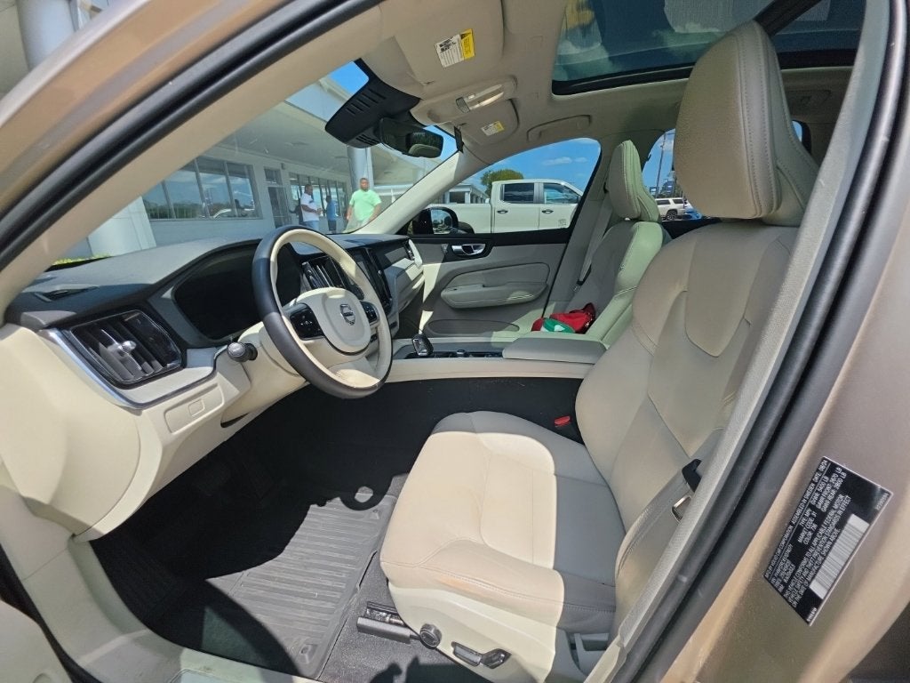 2025 Volvo XC60 Plus