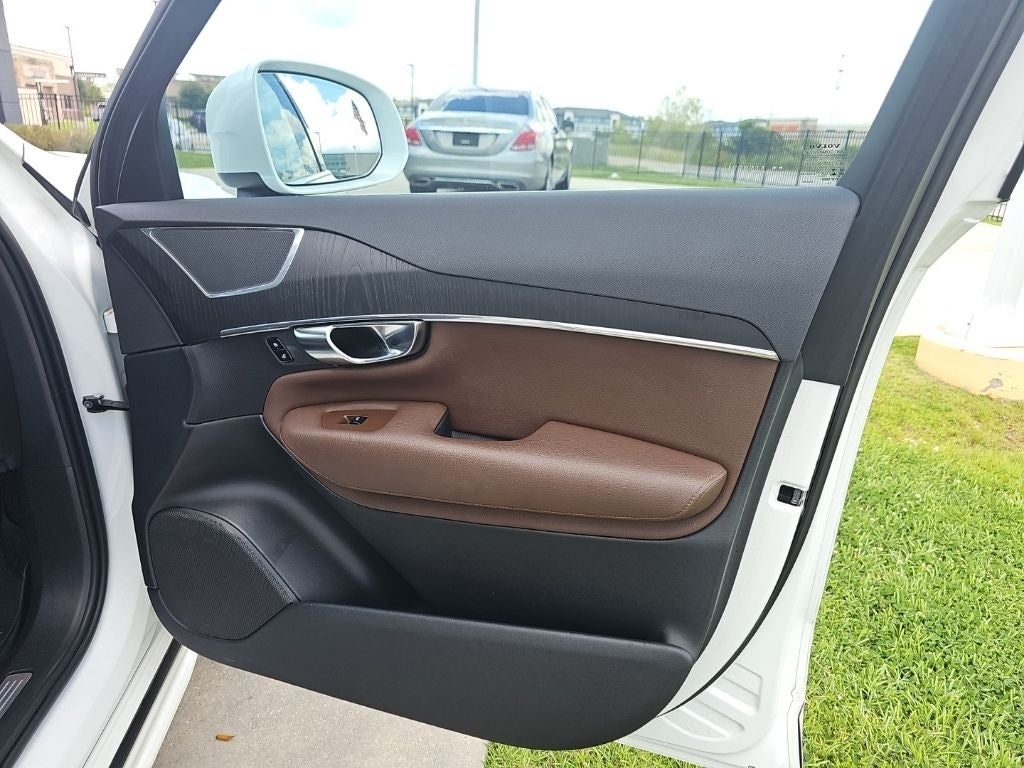 2020 Volvo XC90 T6 Momentum