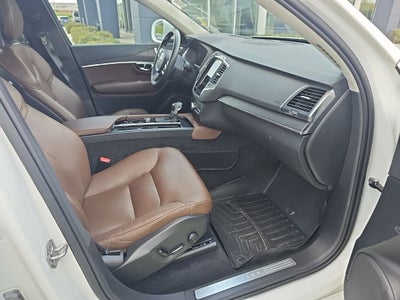 2020 Volvo XC90 T6 Momentum