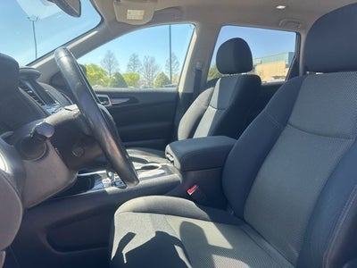 2017 Nissan Pathfinder SV