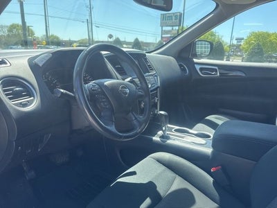 2017 Nissan Pathfinder SV