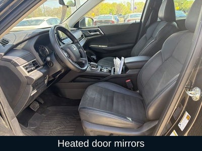 2023 Mitsubishi Outlander SE