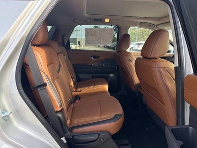 2025 Nissan Pathfinder Platinum