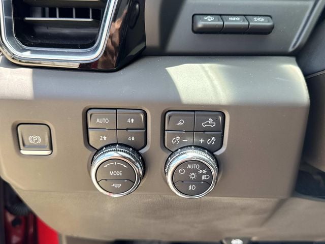 2023 GMC Sierra 1500 4WD Crew Cab Short Box Denali