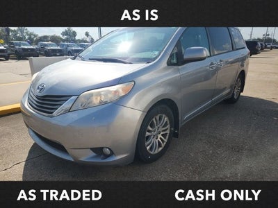 2013 Toyota Sienna XLE 8 Passenger