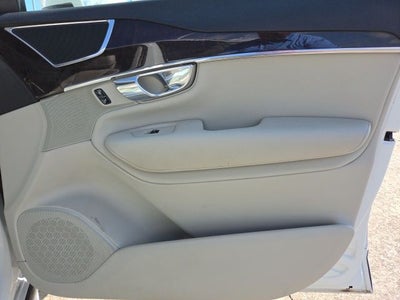 2016 Volvo XC90 T6 Momentum