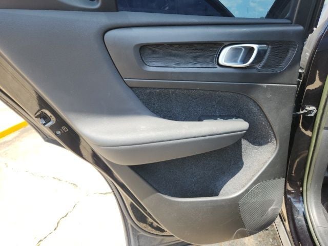 2023 Volvo XC40 B4 Plus Dark Theme