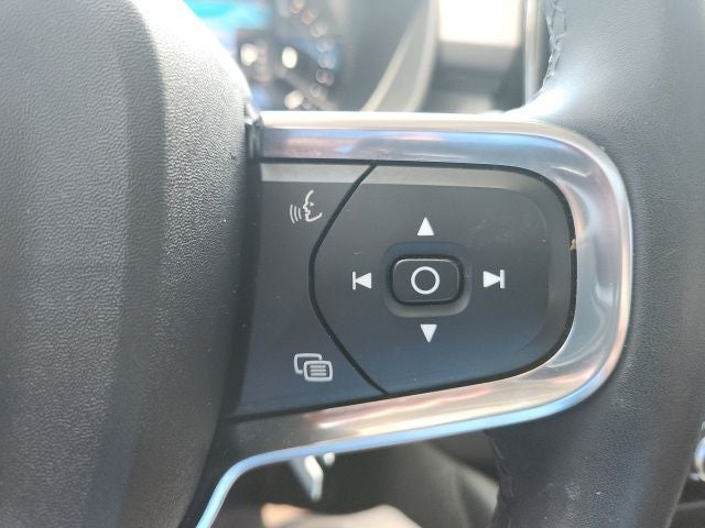 2023 Volvo XC40 B4 Plus Dark Theme