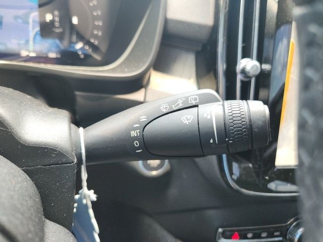 2023 Volvo XC40 B4 Plus Dark Theme