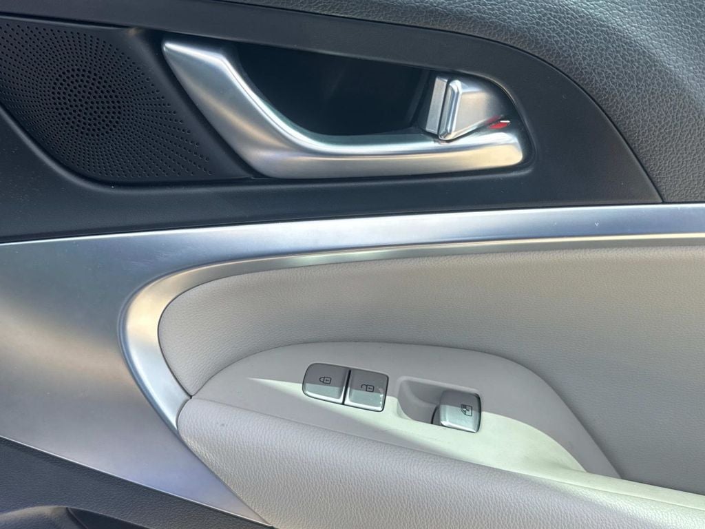 2022 Genesis G70 2.0T