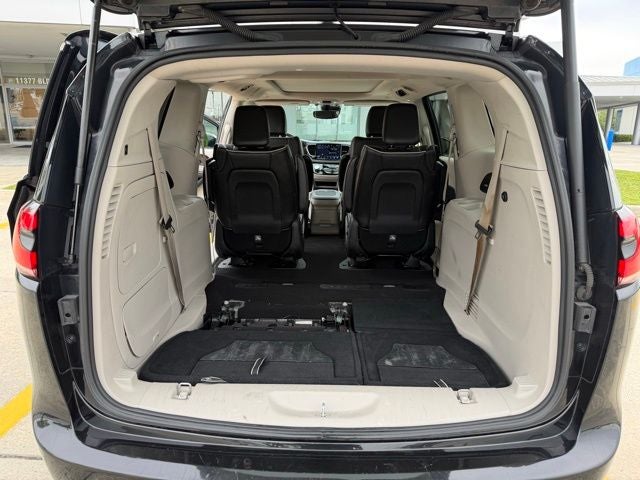 2023 Chrysler Pacifica Hybrid Limited