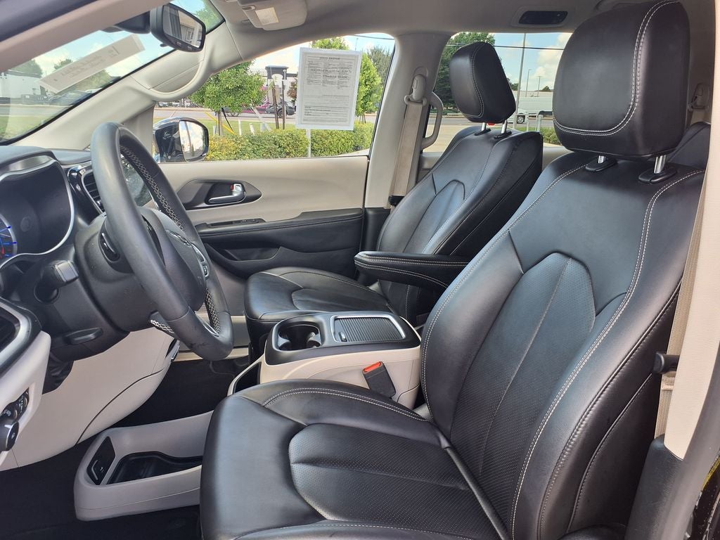2024 Chrysler Pacifica Hybrid Select