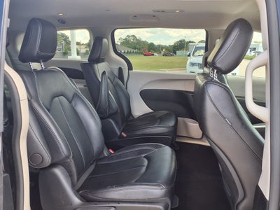 2024 Chrysler Pacifica Hybrid Select