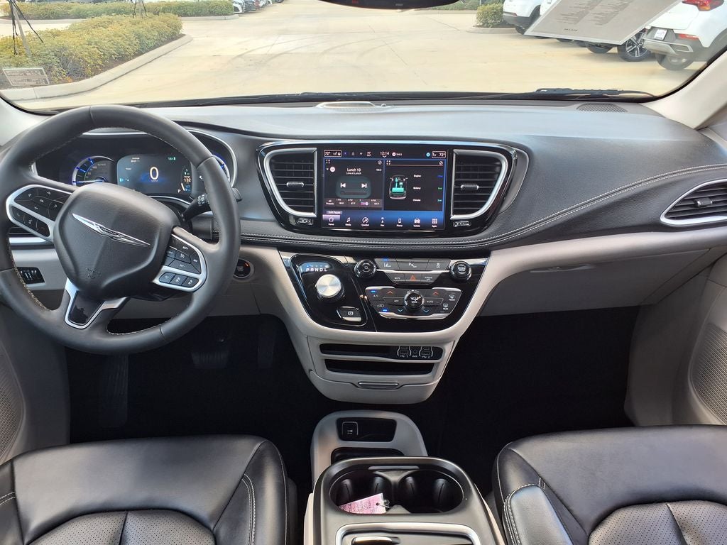 2024 Chrysler Pacifica Hybrid Select
