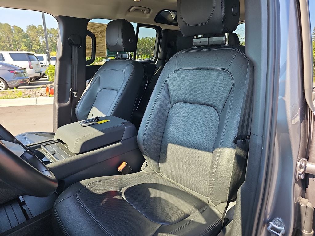 2023 Land Rover Defender 110 SE