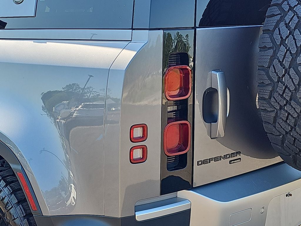 2023 Land Rover Defender 110 SE