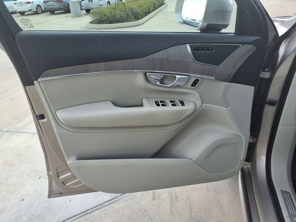 2024 Volvo XC90 B6 Plus Bright Theme