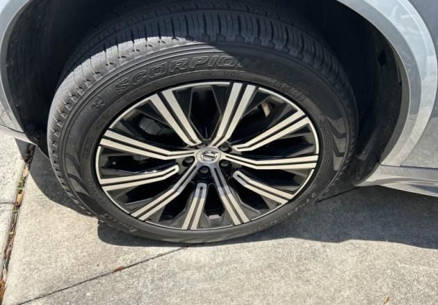 2024 Volvo XC90 B6 Plus Bright Theme