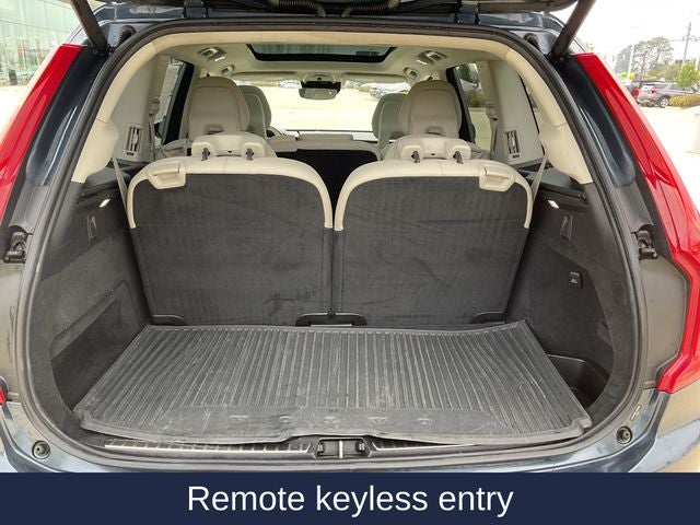 2018 Volvo XC90 T6 Momentum